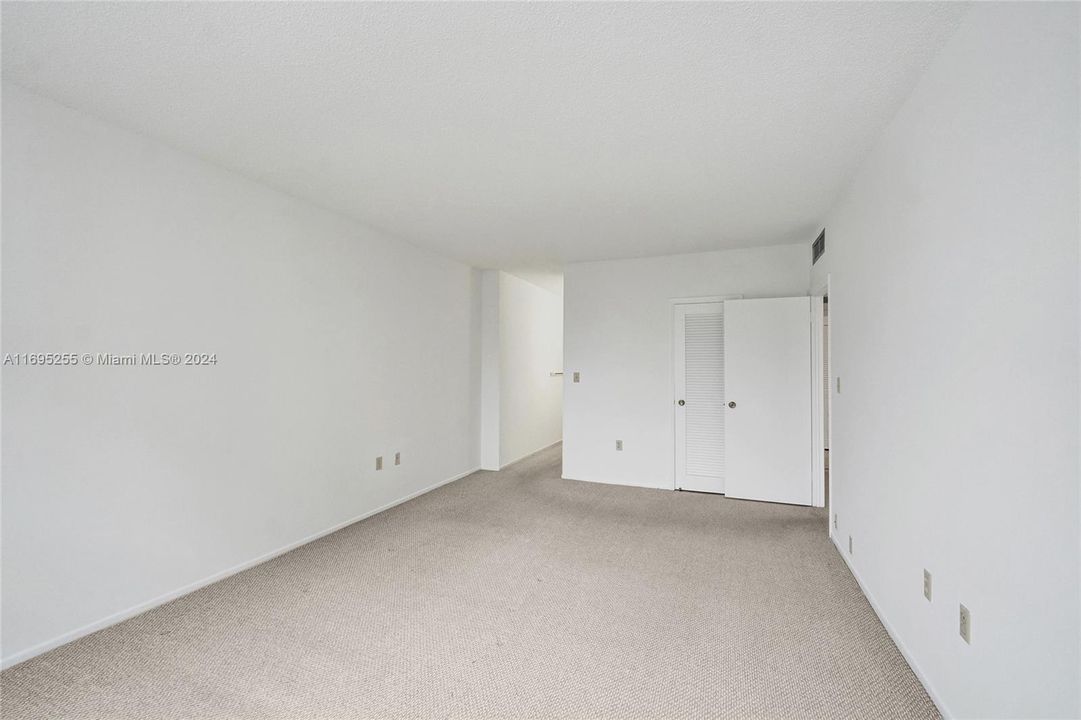 For Rent: $2,700 (2 beds, 2 baths, 1171 Square Feet)