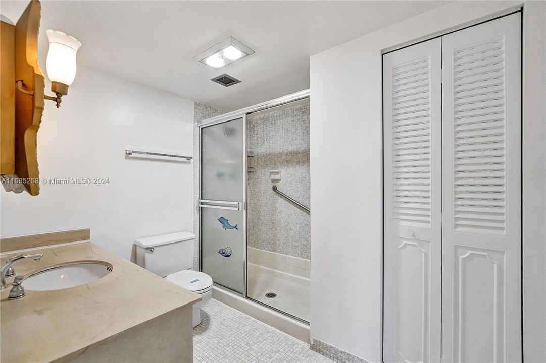 For Sale: $385,000 (2 beds, 2 baths, 1171 Square Feet)