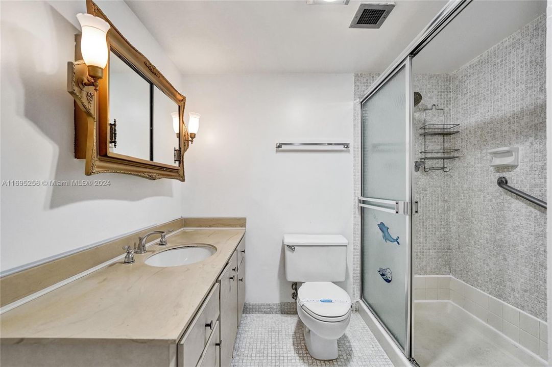 For Sale: $385,000 (2 beds, 2 baths, 1171 Square Feet)