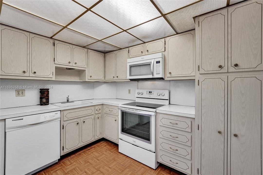 For Sale: $385,000 (2 beds, 2 baths, 1171 Square Feet)