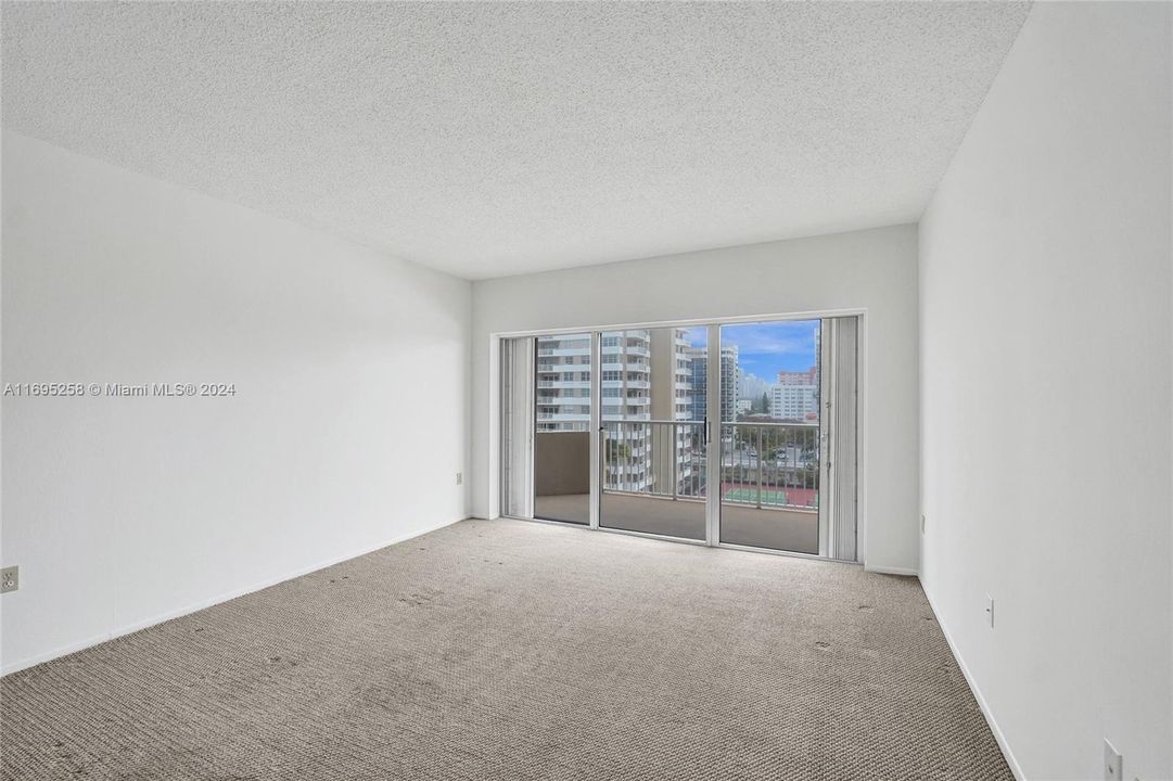 For Sale: $385,000 (2 beds, 2 baths, 1171 Square Feet)