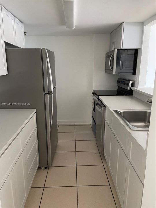 For Rent: $2,200 (1 beds, 1 baths, 741 Square Feet)