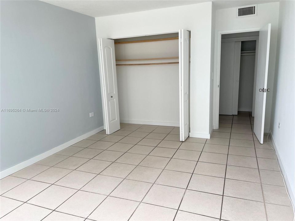 For Rent: $2,200 (1 beds, 1 baths, 741 Square Feet)