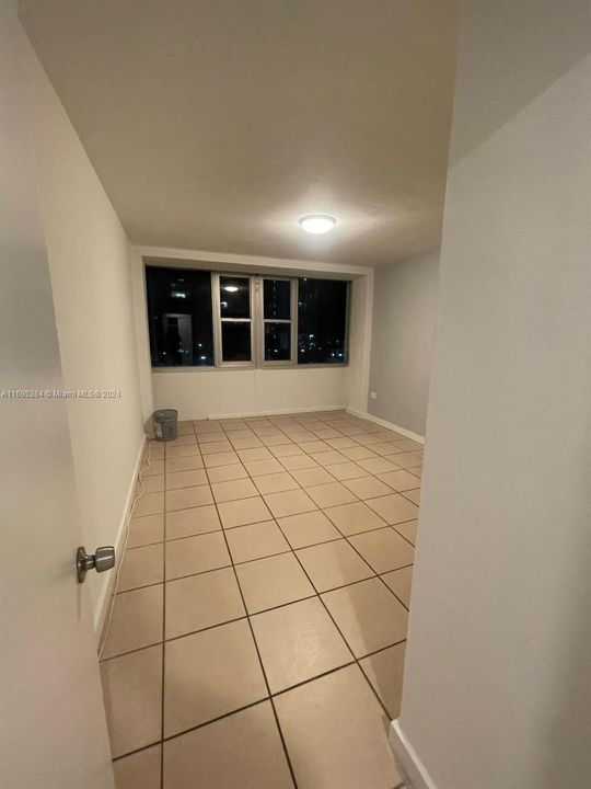 For Rent: $2,200 (1 beds, 1 baths, 741 Square Feet)