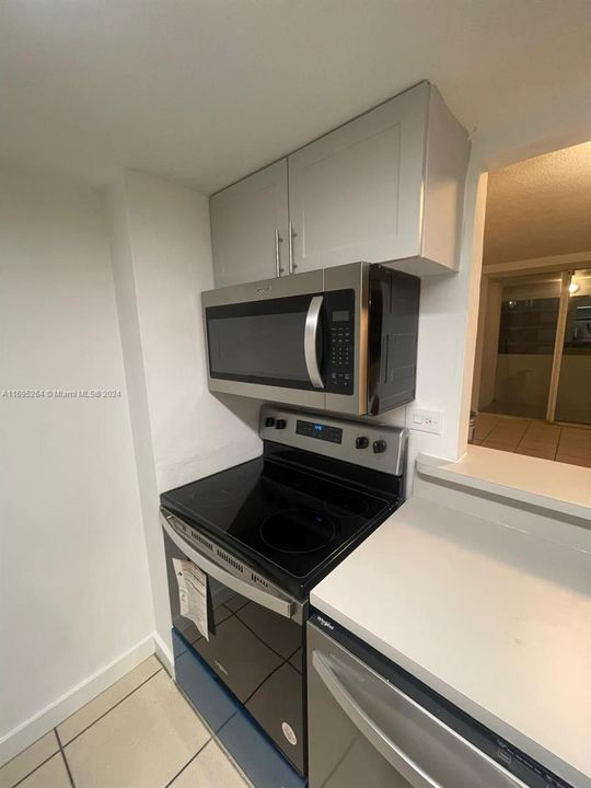 For Rent: $2,200 (1 beds, 1 baths, 741 Square Feet)