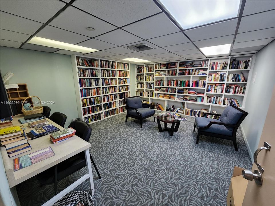 LIBRARY.. very relaxing room