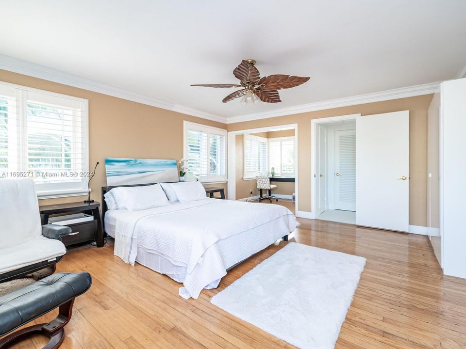 For Sale: $2,150,000 (2 beds, 2 baths, 1361 Square Feet)