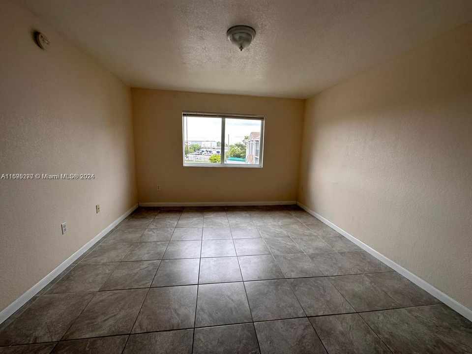 For Sale: $215,500 (2 beds, 2 baths, 895 Square Feet)