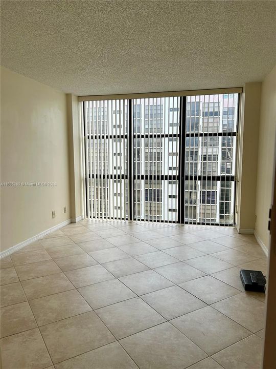 For Rent: $1,975 (1 beds, 1 baths, 767 Square Feet)