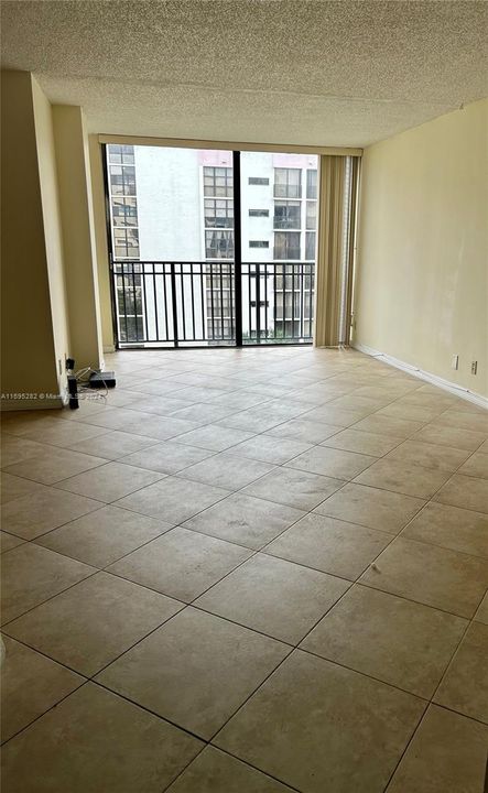 For Rent: $1,975 (1 beds, 1 baths, 767 Square Feet)