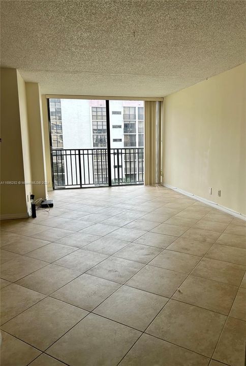 For Rent: $1,975 (1 beds, 1 baths, 767 Square Feet)