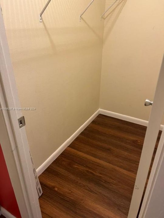 For Rent: $1,600 (1 beds, 1 baths, 704 Square Feet)