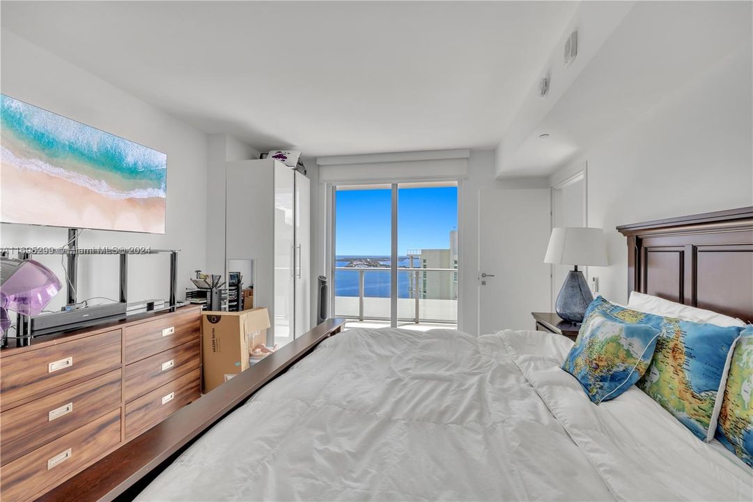 For Sale: $730,000 (1 beds, 1 baths, 696 Square Feet)