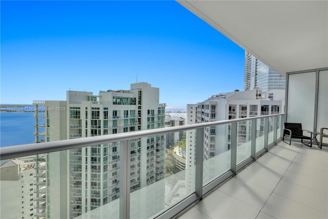 For Sale: $730,000 (1 beds, 1 baths, 696 Square Feet)