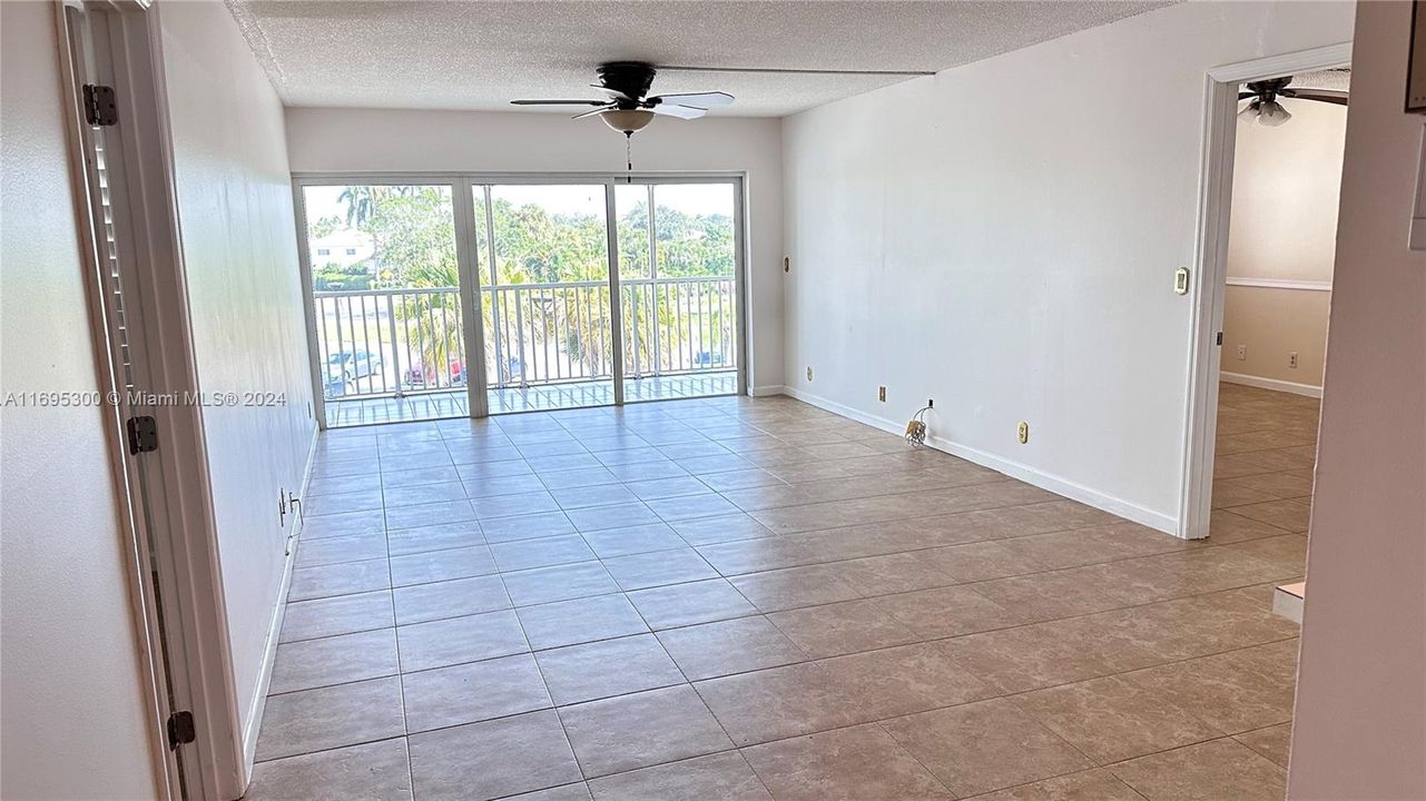 For Rent: $2,400 (2 beds, 2 baths, 1106 Square Feet)