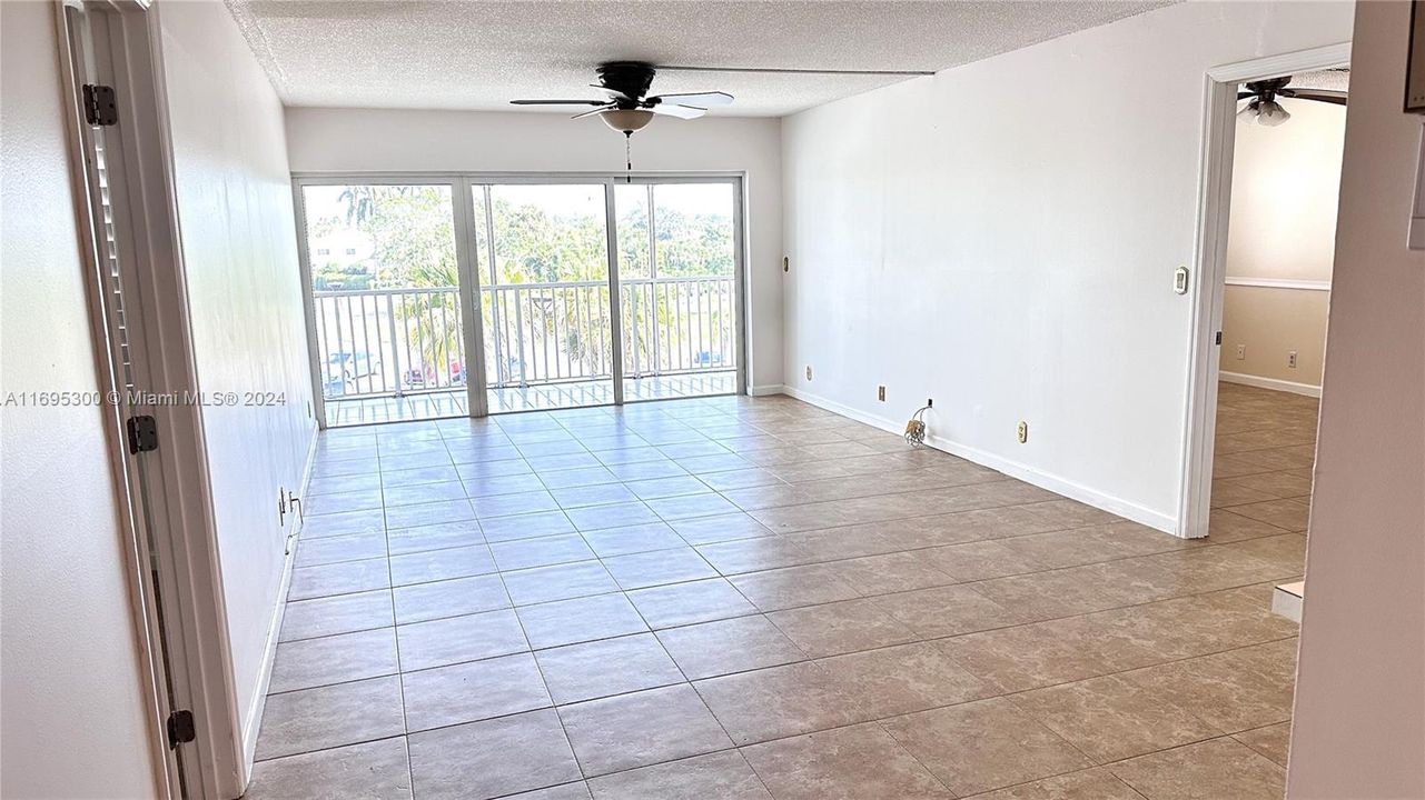 For Rent: $2,400 (2 beds, 2 baths, 1106 Square Feet)