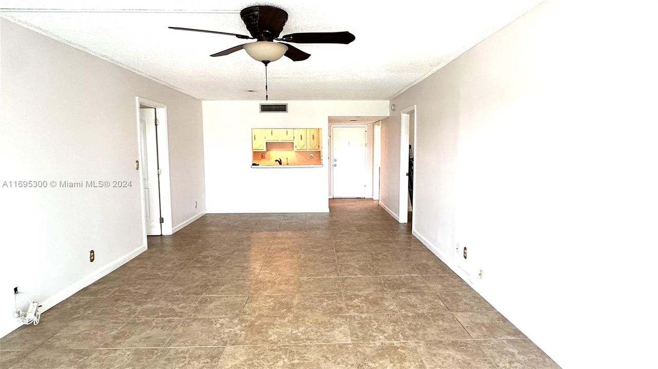 For Rent: $2,400 (2 beds, 2 baths, 1106 Square Feet)