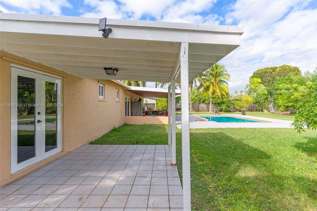 For Sale: $630,000 (3 beds, 2 baths, 2060 Square Feet)