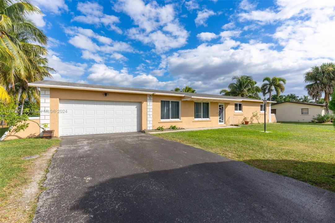 For Sale: $630,000 (3 beds, 2 baths, 2060 Square Feet)