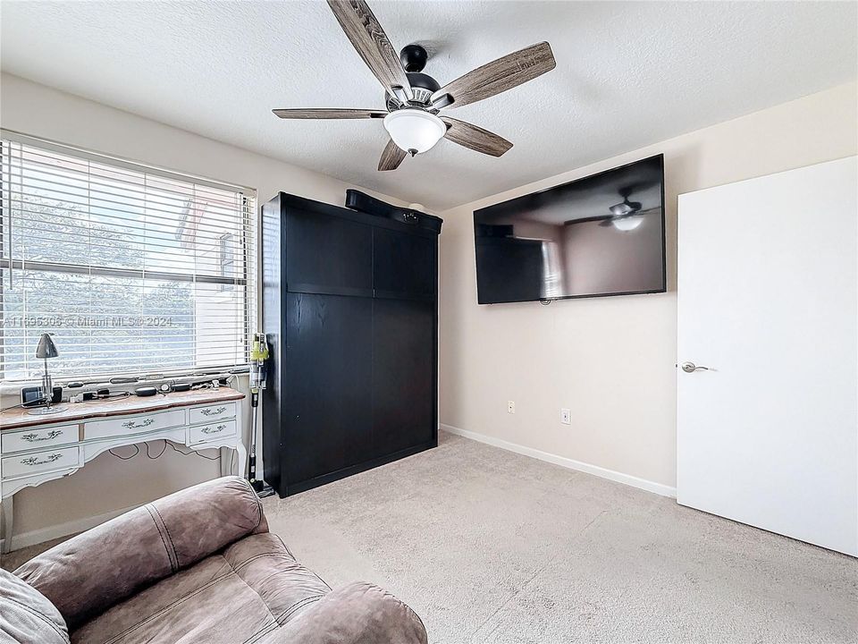 For Sale: $289,000 (2 beds, 2 baths, 1070 Square Feet)