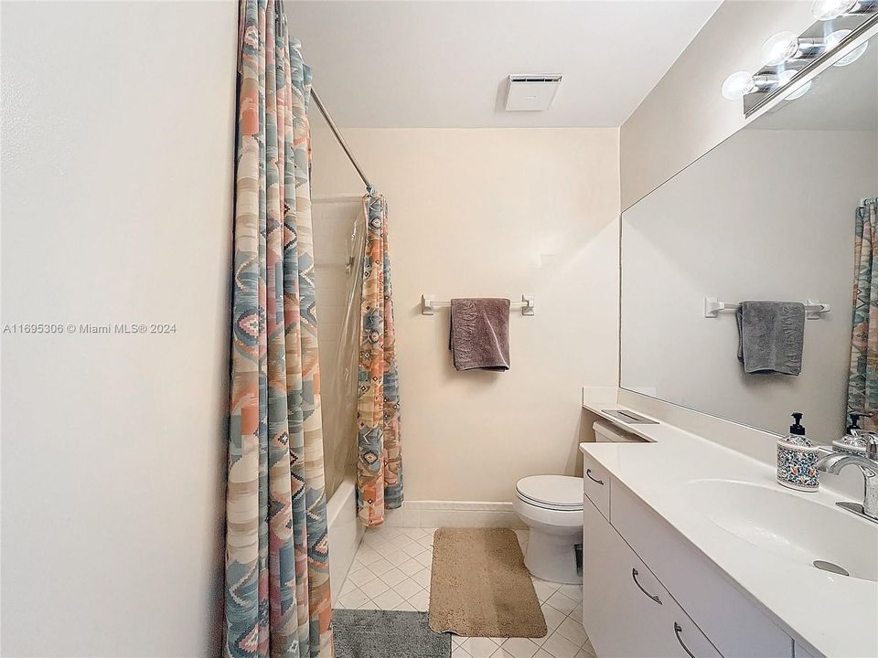 For Sale: $289,000 (2 beds, 2 baths, 1070 Square Feet)