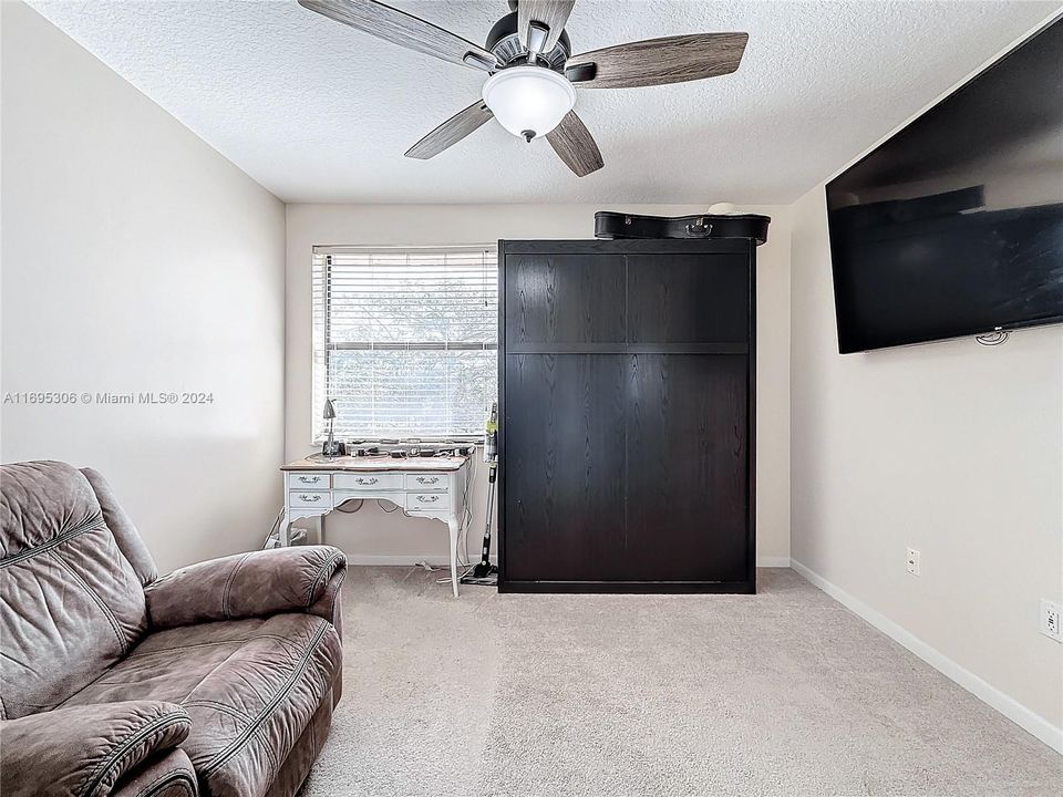 For Sale: $289,000 (2 beds, 2 baths, 1070 Square Feet)