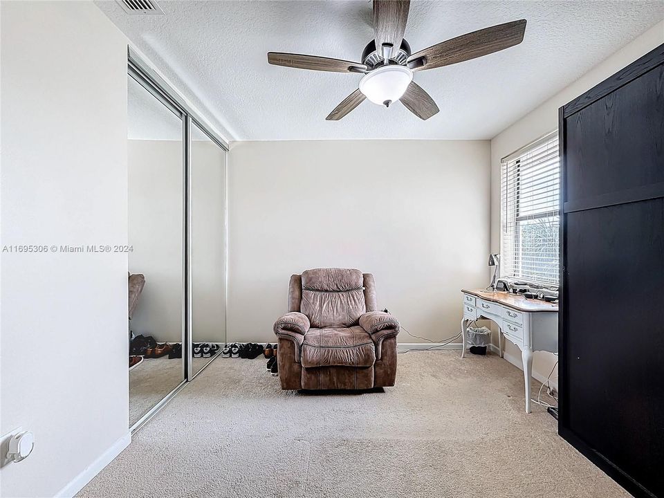 For Sale: $289,000 (2 beds, 2 baths, 1070 Square Feet)