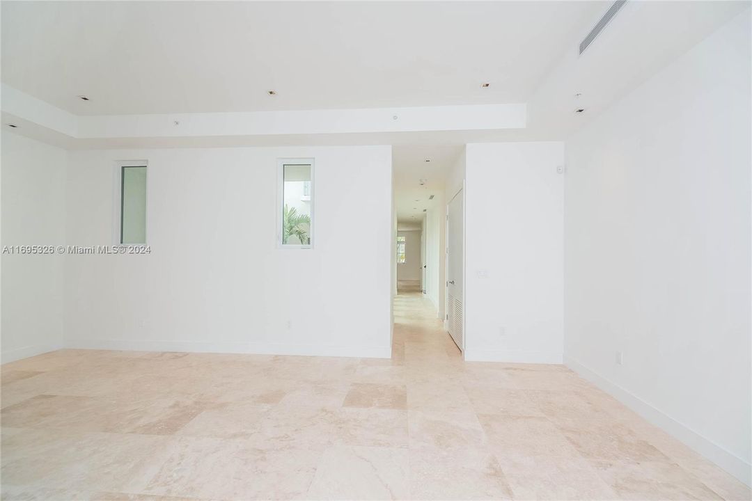 En Venta: $2,649,000 (3 camas, 3 baños, 2976 Pies cuadrados)