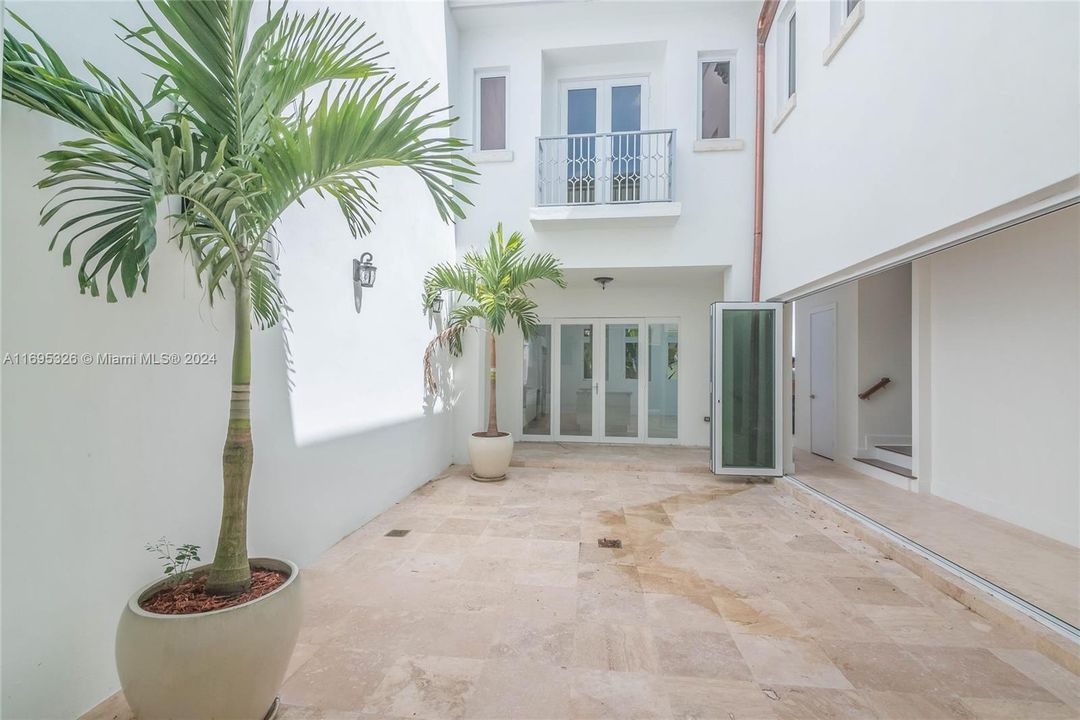 En Venta: $2,649,000 (3 camas, 3 baños, 2976 Pies cuadrados)