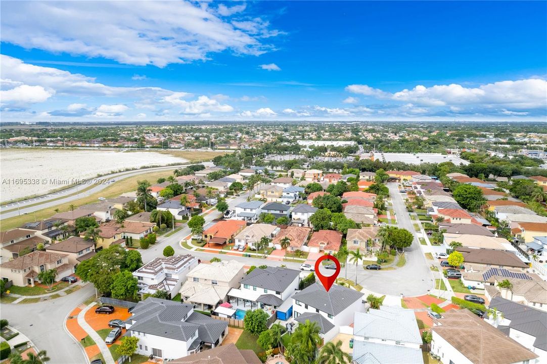 For Sale: $1,200,000 (4 beds, 2 baths, 2370 Square Feet)