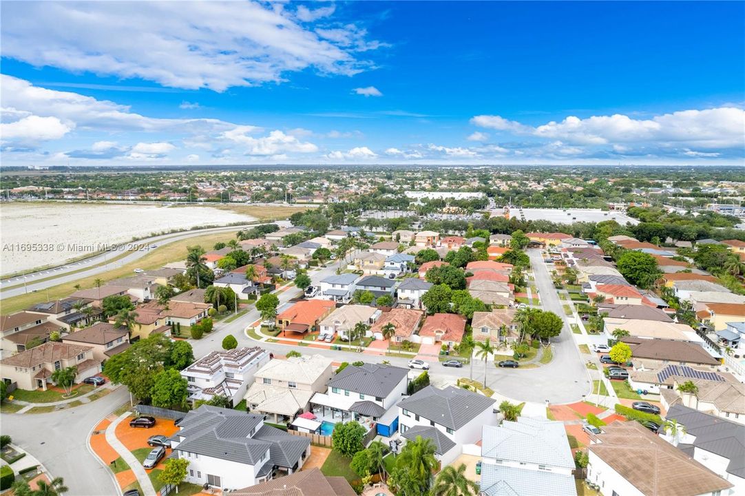 For Sale: $1,200,000 (4 beds, 2 baths, 2370 Square Feet)