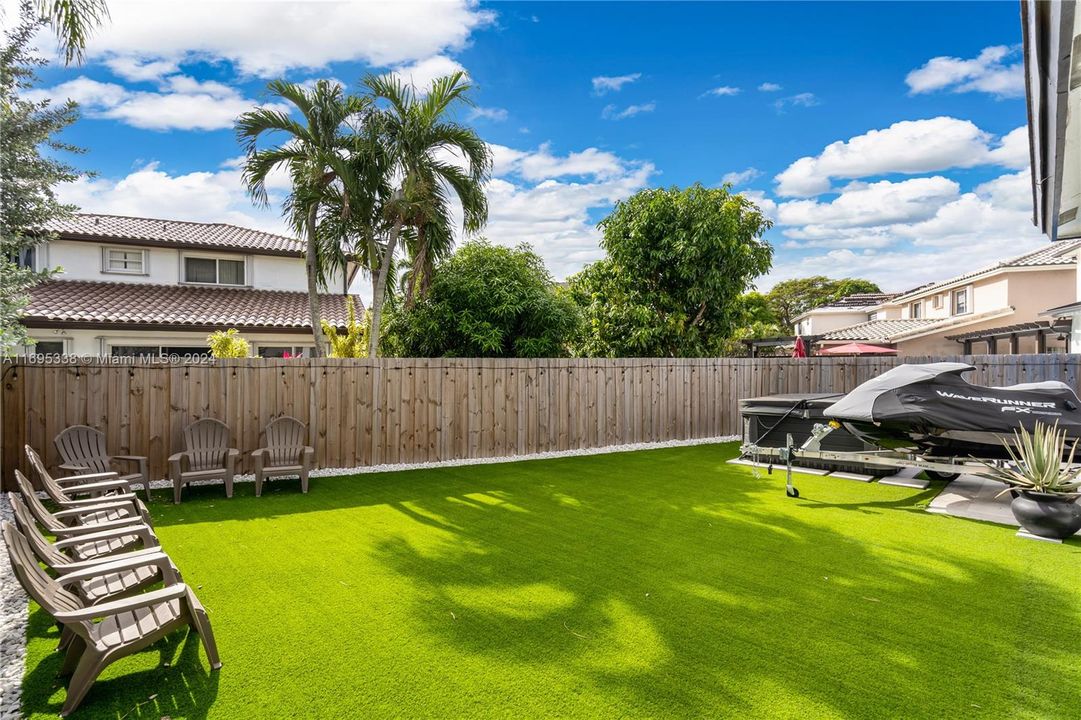 For Sale: $1,200,000 (4 beds, 2 baths, 2370 Square Feet)