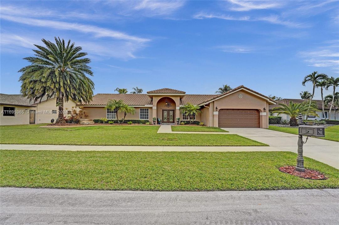 For Sale: $829,928 (3 beds, 2 baths, 2164 Square Feet)