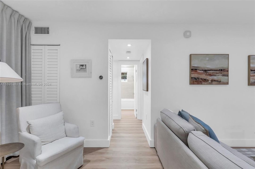 For Sale: $435,000 (2 beds, 1 baths, 908 Square Feet)