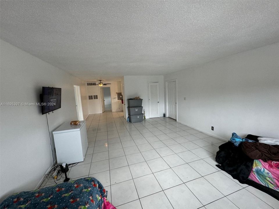 Active With Contract: $187,500 (3 beds, 2 baths, 1150 Square Feet)