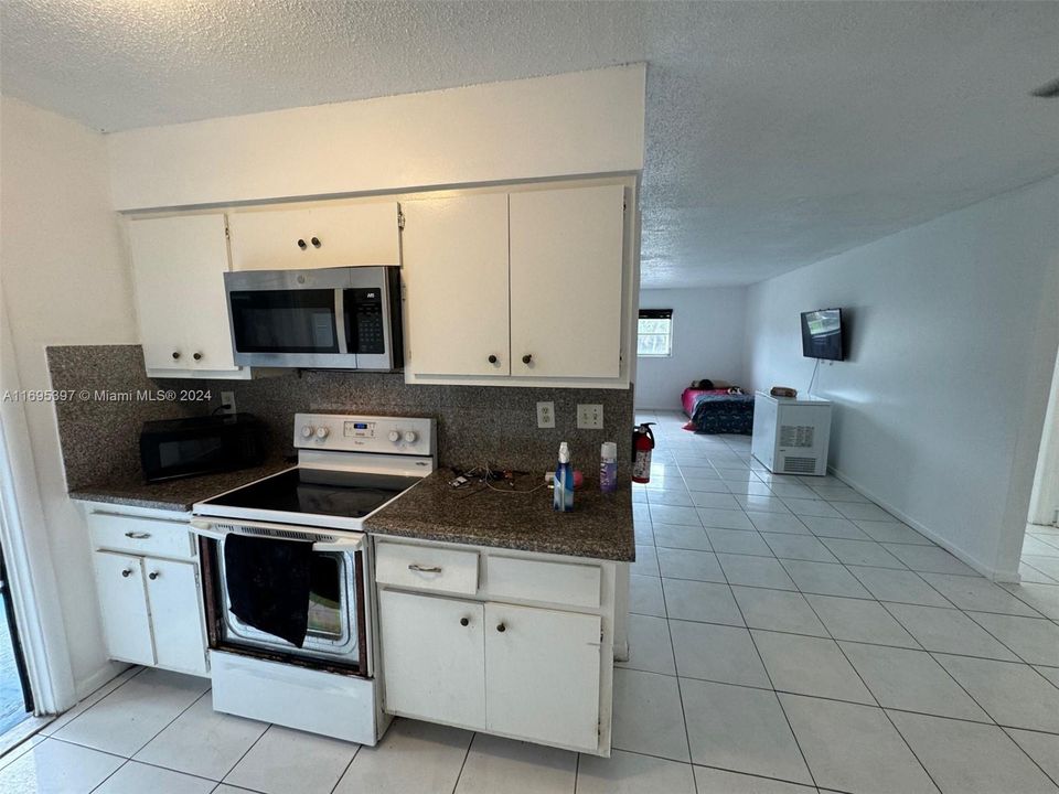 Active With Contract: $187,500 (3 beds, 2 baths, 1150 Square Feet)