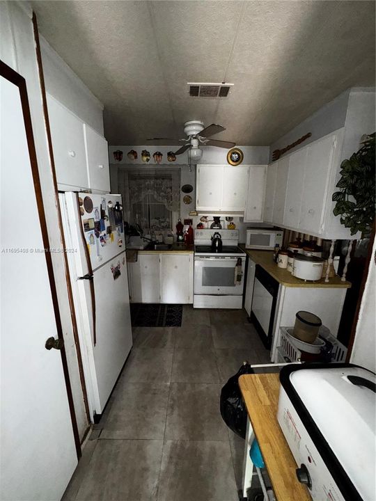 Active With Contract: $180,000 (3 beds, 1 baths, 1344 Square Feet)