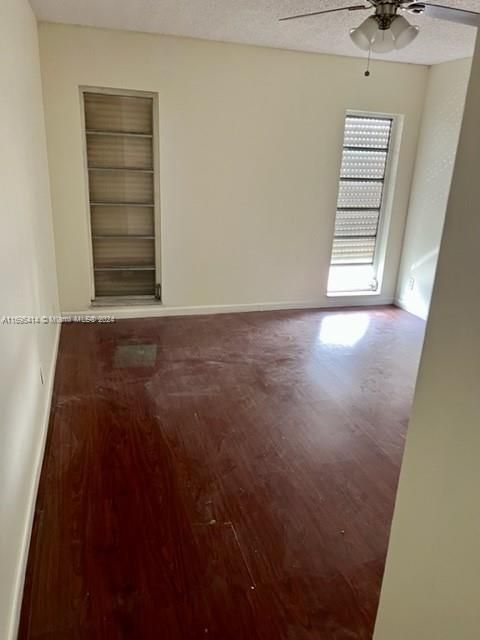 For Rent: $2,100 (3 beds, 2 baths, 1240 Square Feet)