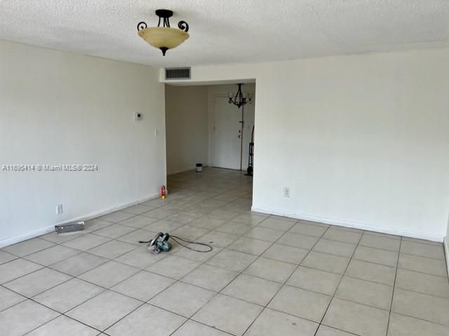 For Rent: $2,100 (3 beds, 2 baths, 1240 Square Feet)