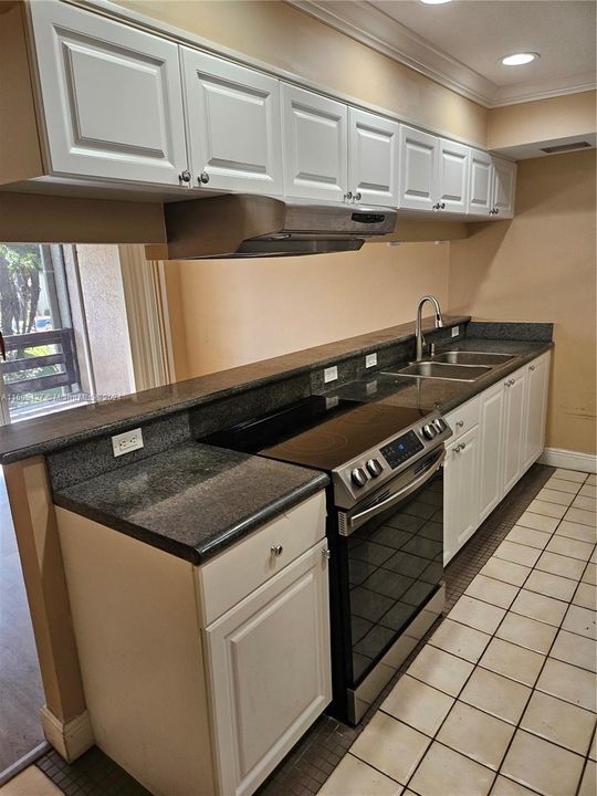 For Sale: $190,000 (2 beds, 1 baths, 870 Square Feet)