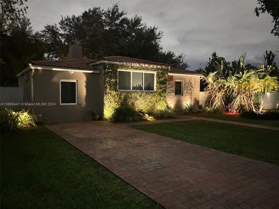 En Venta: $669,900 (2 camas, 1 baños, 910 Pies cuadrados)