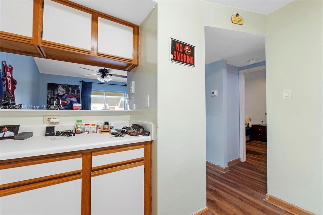 For Sale: $218,000 (1 beds, 1 baths, 693 Square Feet)