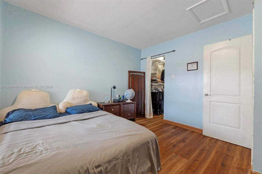 For Sale: $218,000 (1 beds, 1 baths, 693 Square Feet)