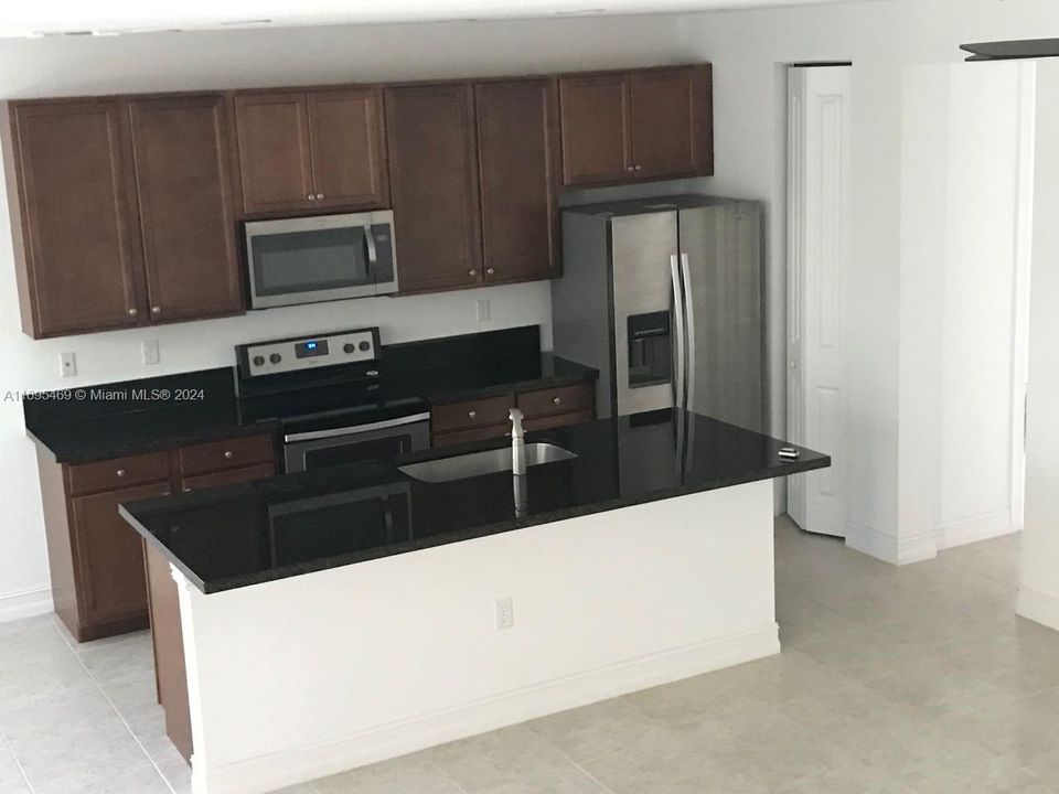 For Rent: $4,000 (3 beds, 3 baths, 1850 Square Feet)