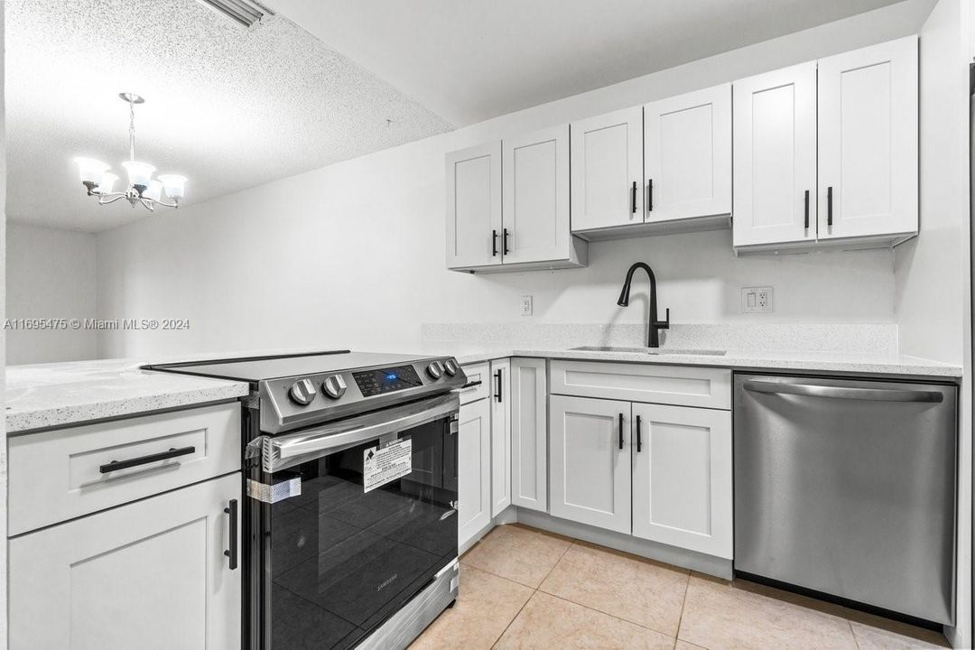 For Rent: $1,900 (2 beds, 2 baths, 1000 Square Feet)