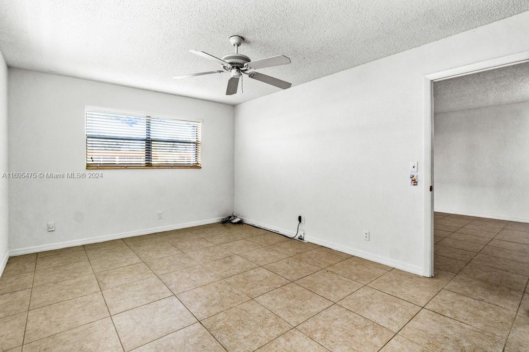 For Rent: $1,900 (2 beds, 2 baths, 1000 Square Feet)