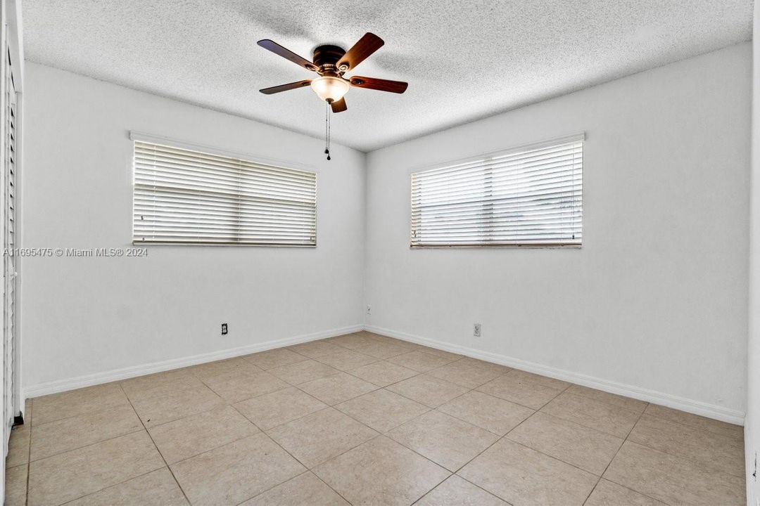 For Rent: $1,900 (2 beds, 2 baths, 1000 Square Feet)