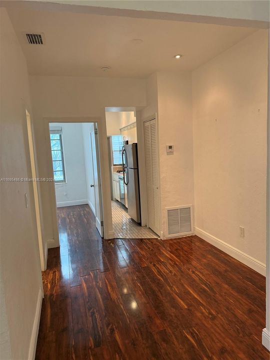 For Sale: $265,000 (1 beds, 1 baths, 401 Square Feet)