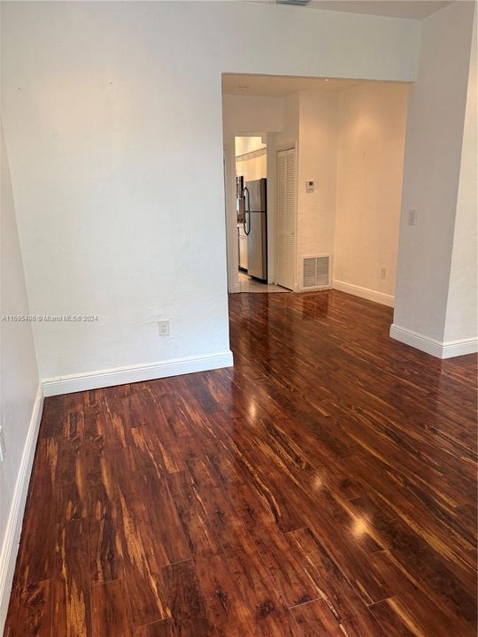 For Sale: $265,000 (1 beds, 1 baths, 401 Square Feet)