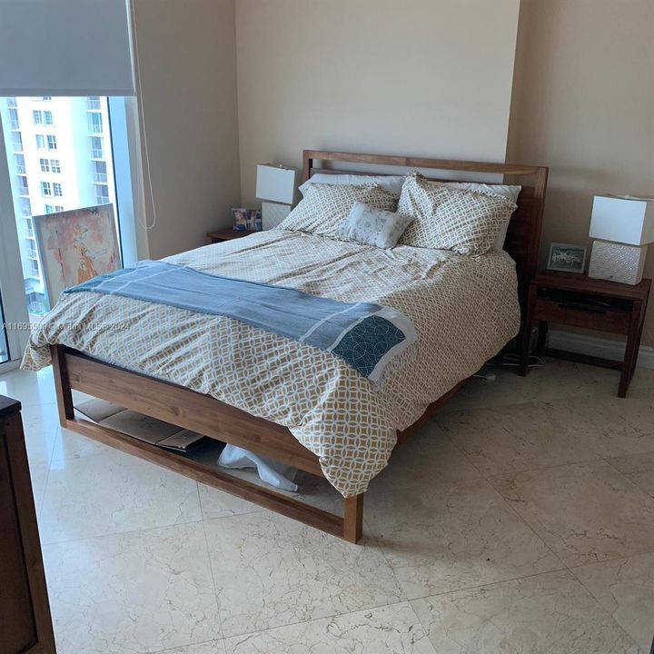 For Sale: $850,000 (1 beds, 1 baths, 818 Square Feet)